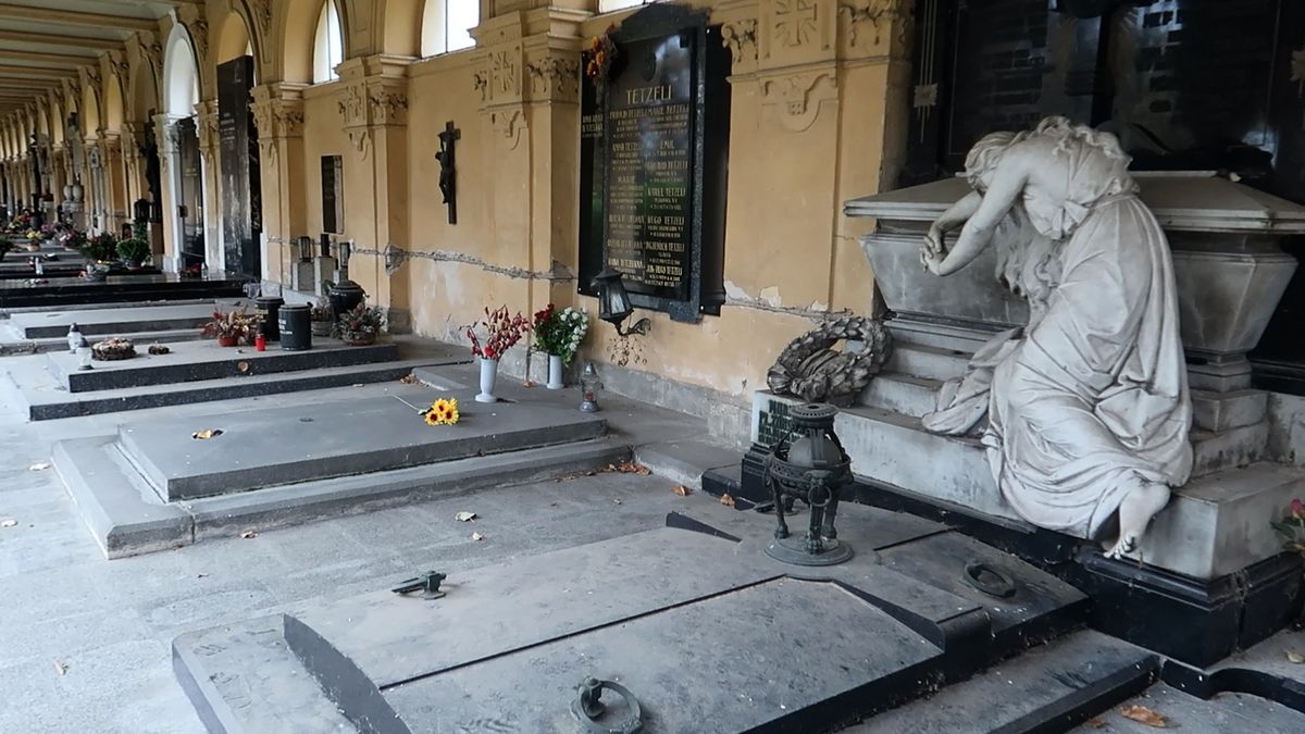 Restaurátory čeká fuška na plzeňském hřbitově, pustí se do opravy historických arkád